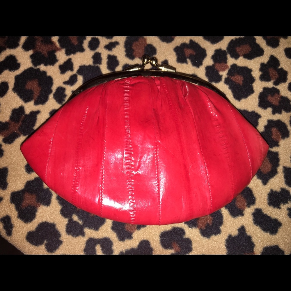 FREE elk skill coin purse with $200 purchase